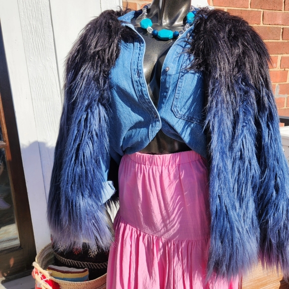 New to the Boutique✨️Blue Howlite & Vintage Silvertone Beaded Necklace - Picture 16 of 16